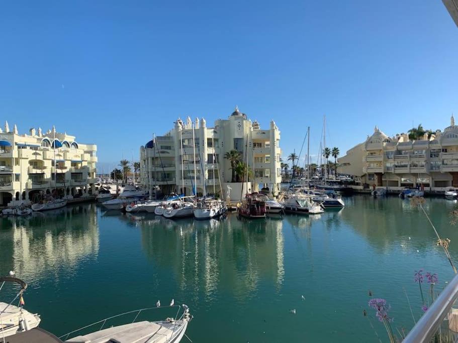 Benalmadena Costa Malaga Apartamento Muy Acogedor Con Vistas Al Mar Terraza Gigante Para Verano E Invierno Parking Exterior photo