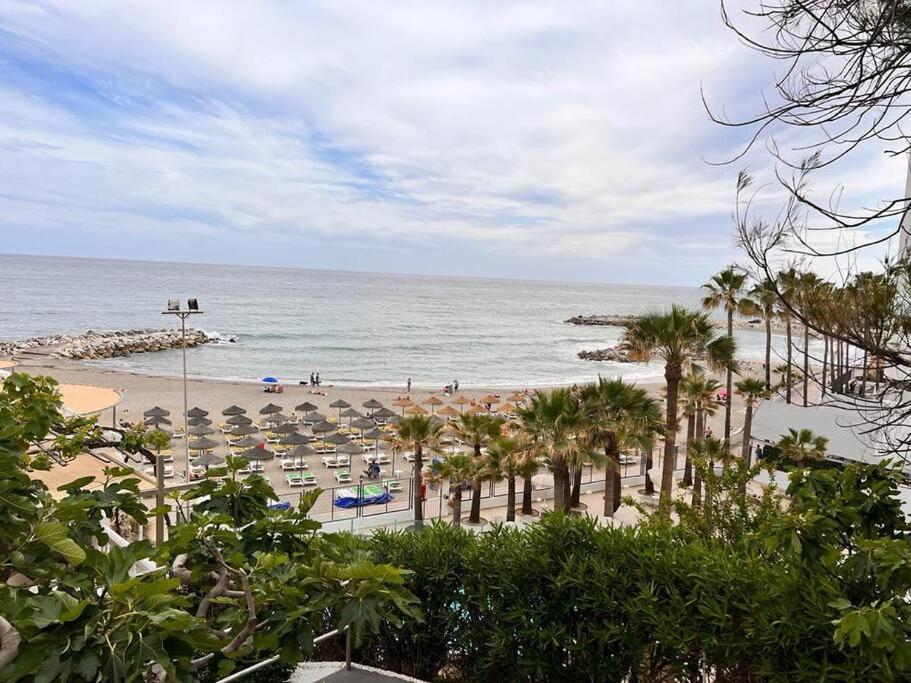 Benalmadena Costa Malaga Apartamento Muy Acogedor Con Vistas Al Mar Terraza Gigante Para Verano E Invierno Parking Exterior photo